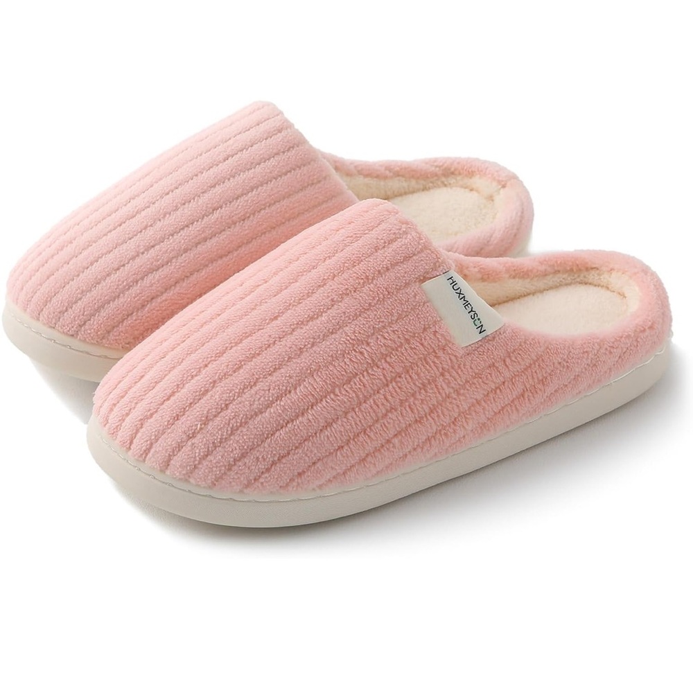 NWOT Amazon Plushy Pink Slippers Size 7/8